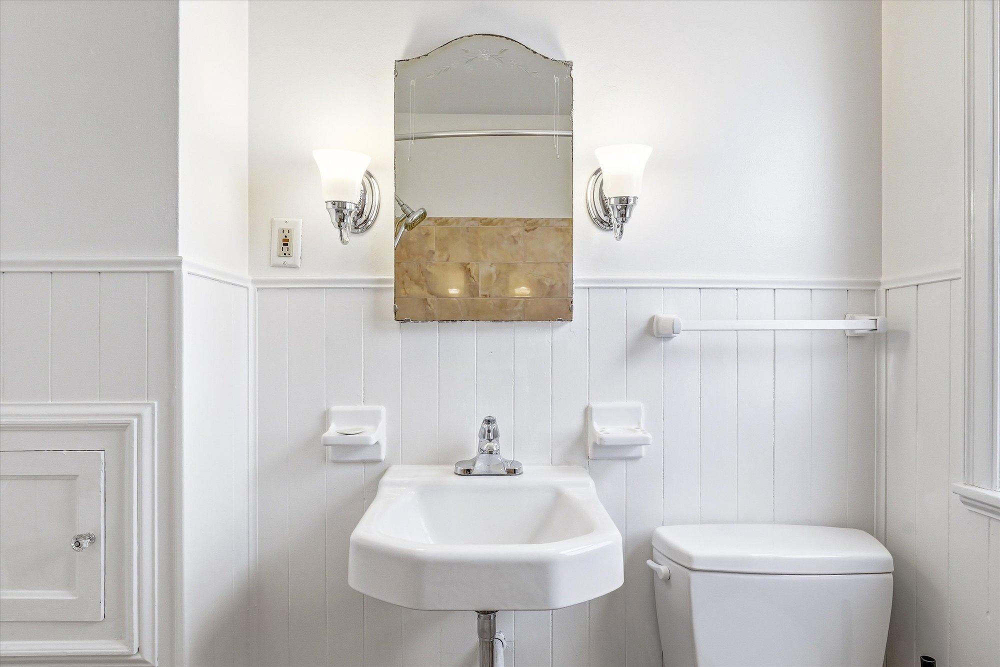 38-19th Ave SE-9.jpg