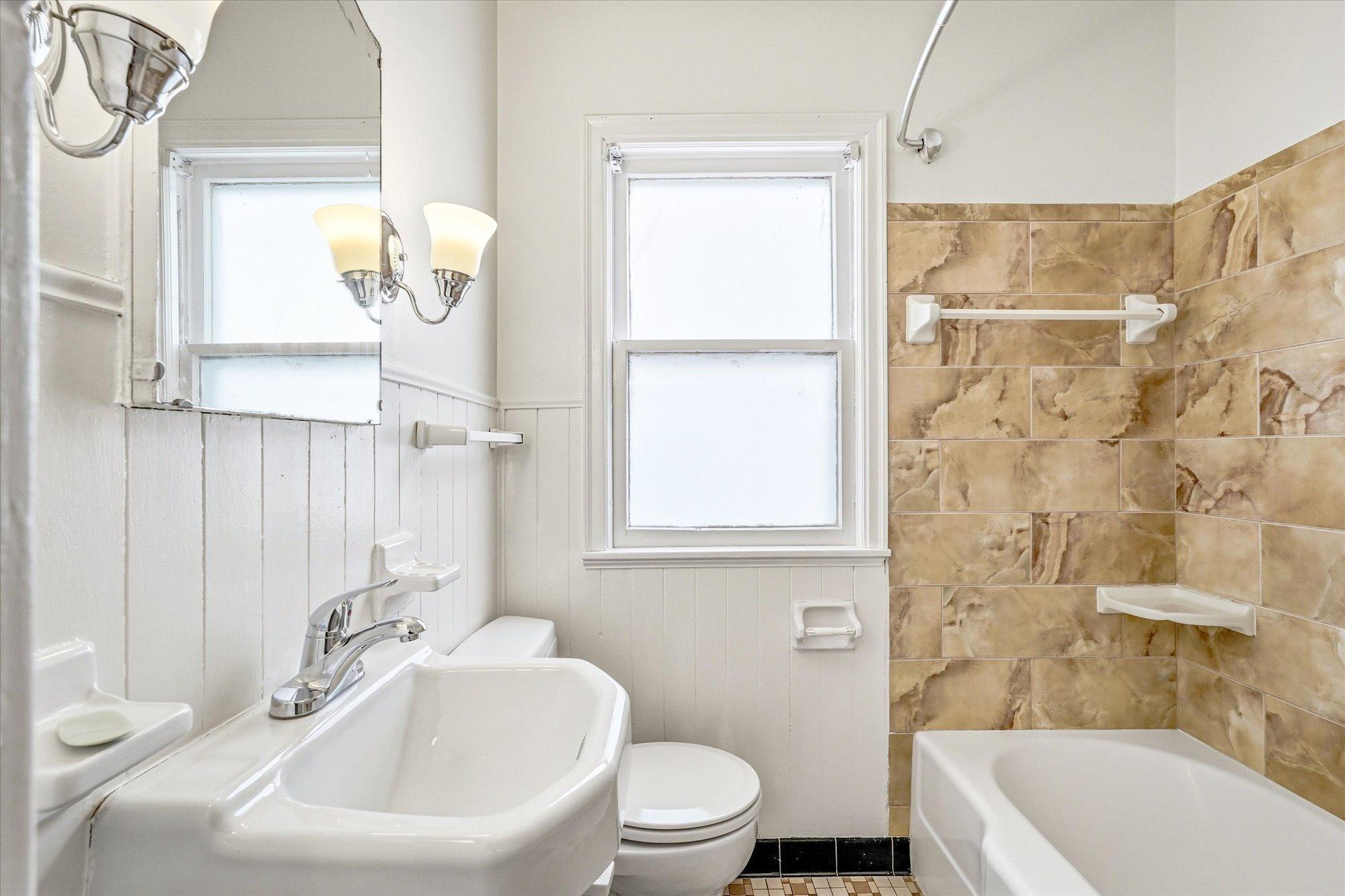 40-19th Ave SE-11.jpg