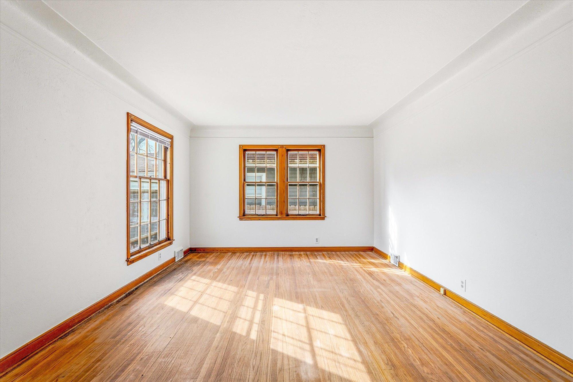 32-19th Ave SE-4.jpg