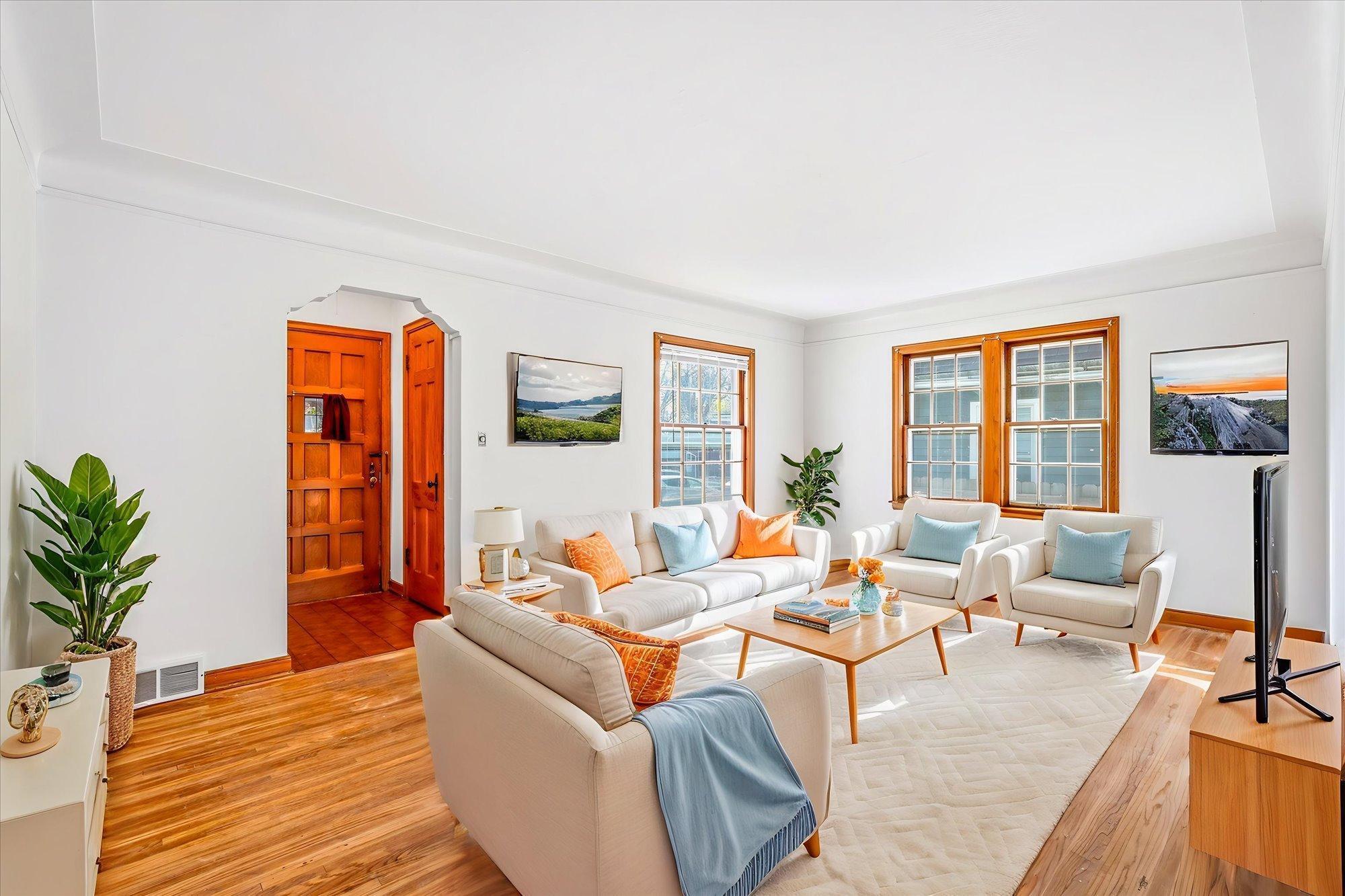 33-19th-Ave-SE-5-copy - Living Room - Standard - 31.jpg