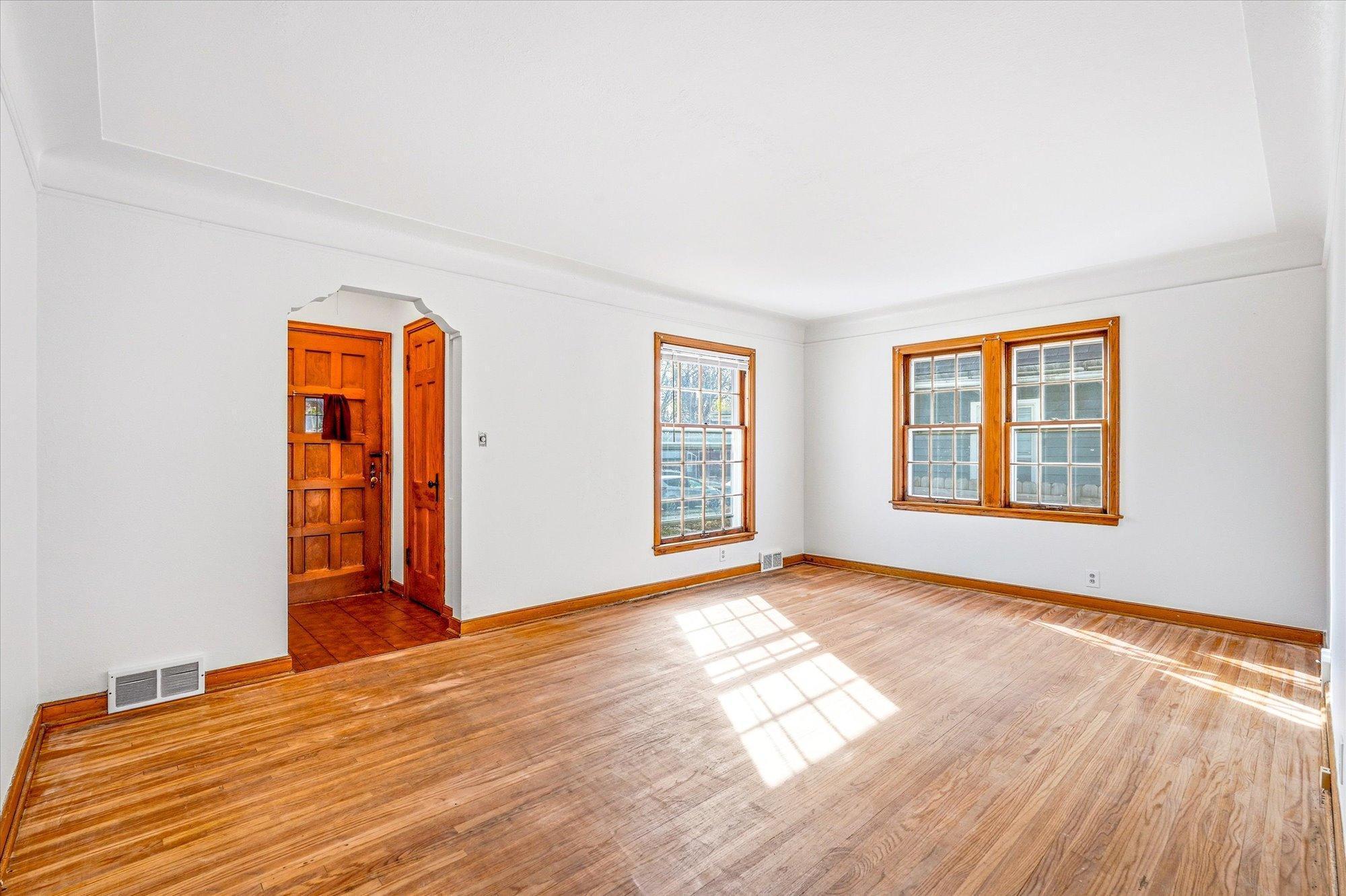 34-19th Ave SE-5.jpg