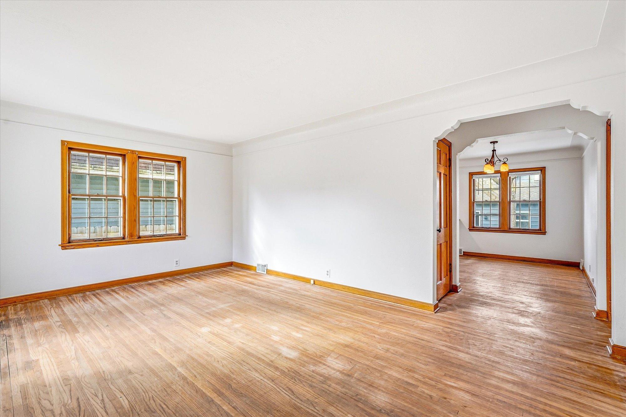 31-19th Ave SE-3.jpg