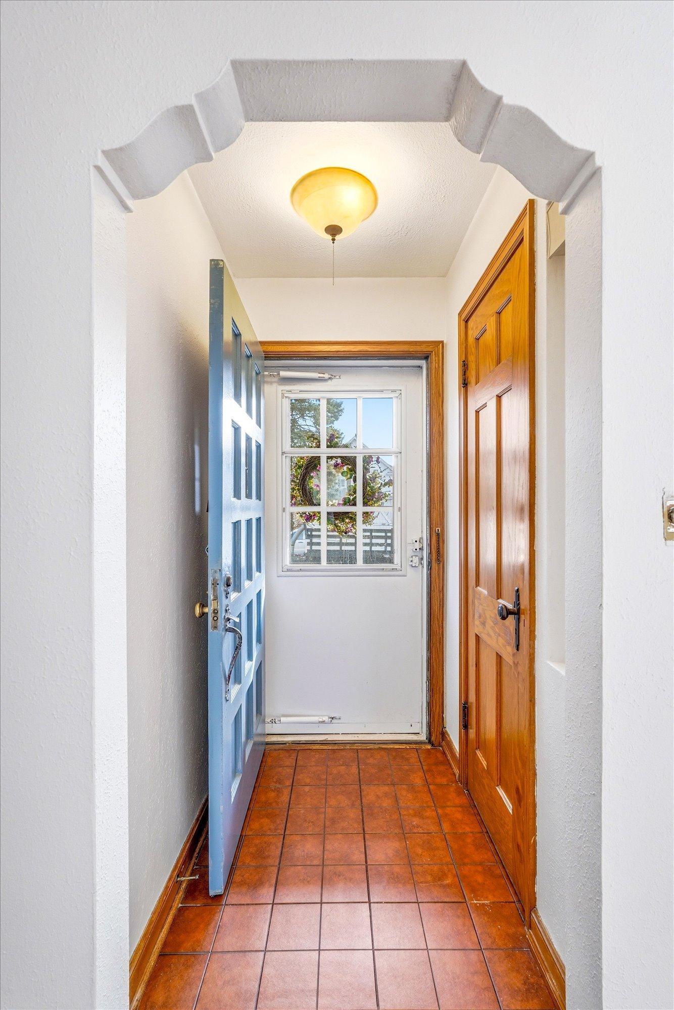 30-19th Ave SE-2.jpg