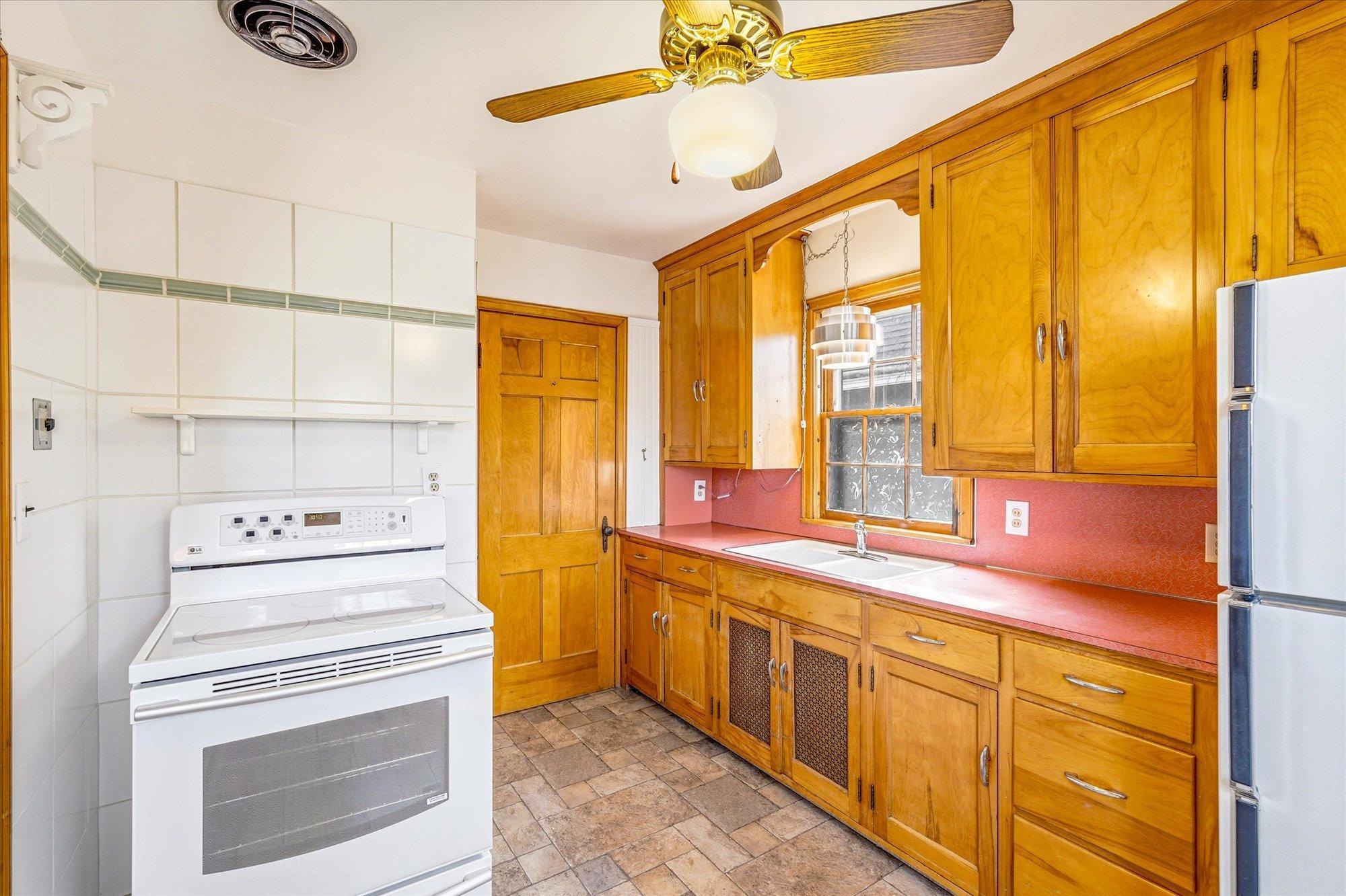 51-19th Ave SE-20.jpg