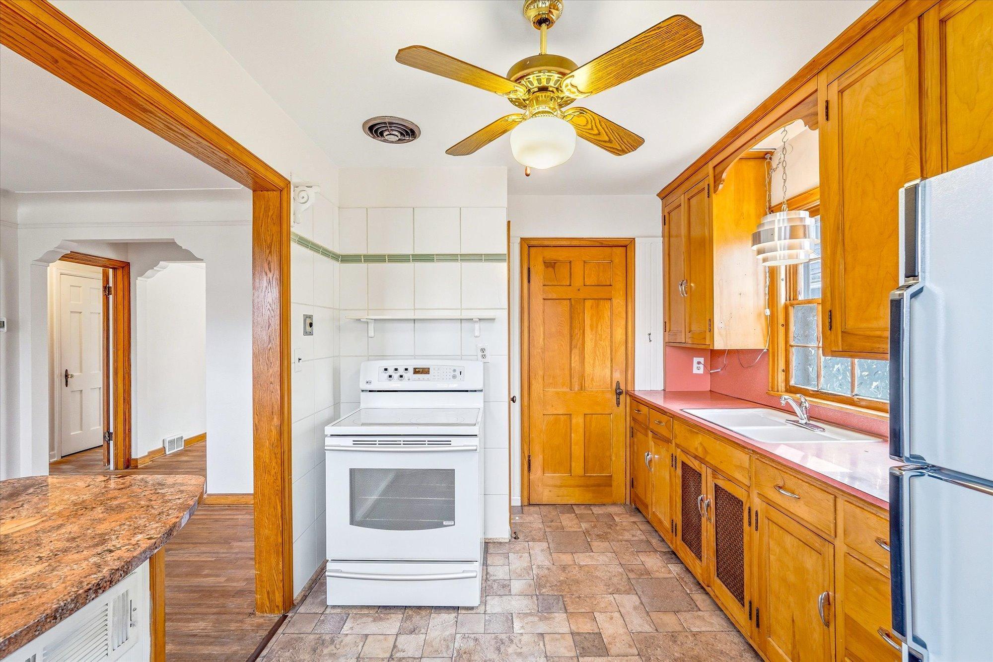 52-19th Ave SE-21.jpg