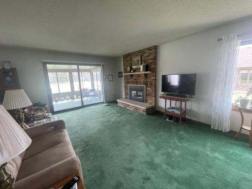 GAS FIREPLACE IN OPEN CONCPET LIVING ROOM