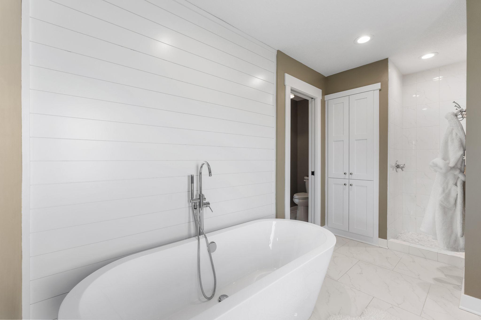 57-web-or-mls-18310 61st Ave N-57.jpg