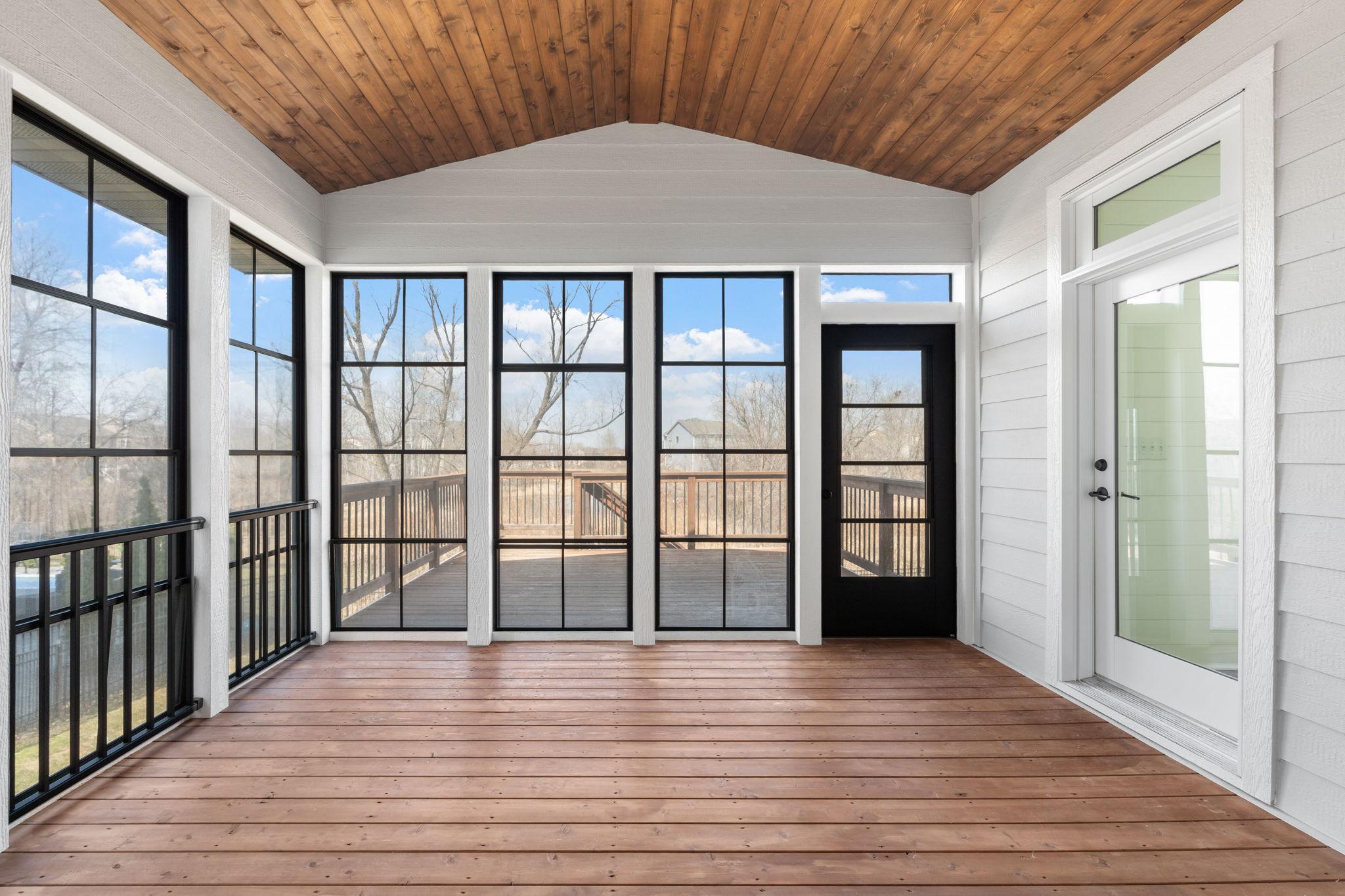 28-web-or-mls-18310 61st Ave N-28.jpg