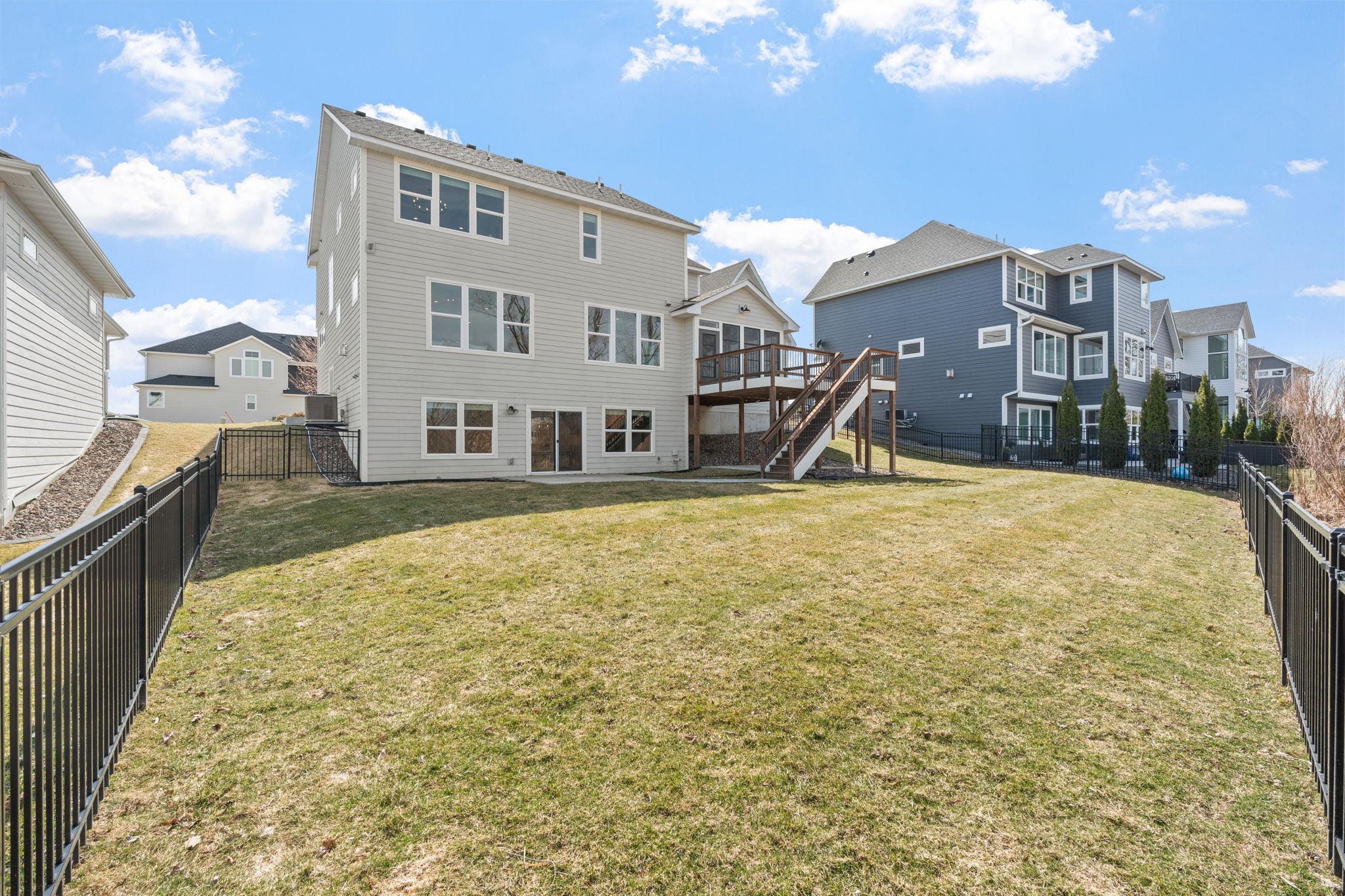 5-web-or-mls-18310 61st Ave N-5.jpg