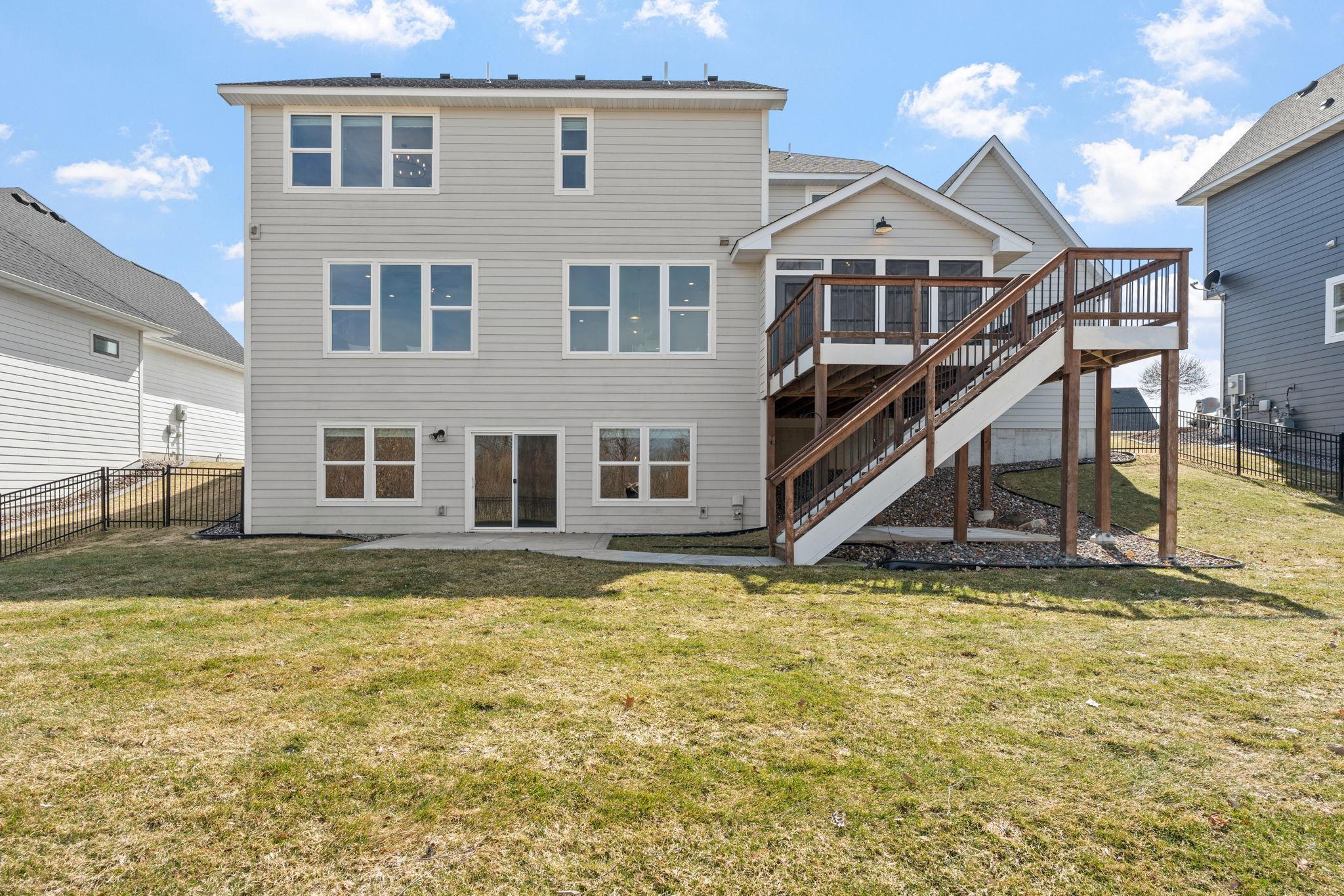 6-web-or-mls-18310 61st Ave N-6.jpg