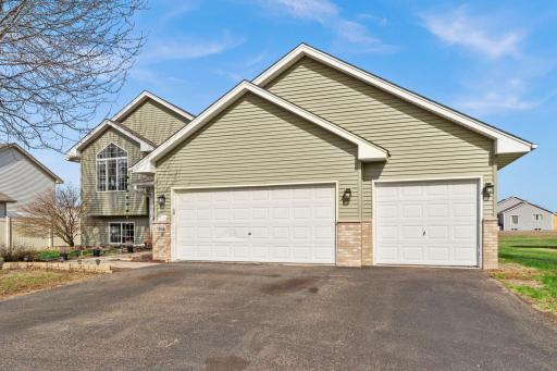 1106 Maplewood Avenue SW, Isanti, MN 55040