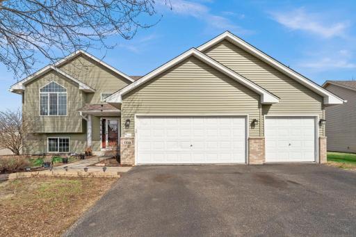 1106 Maplewood Avenue SW, Isanti, MN 55040