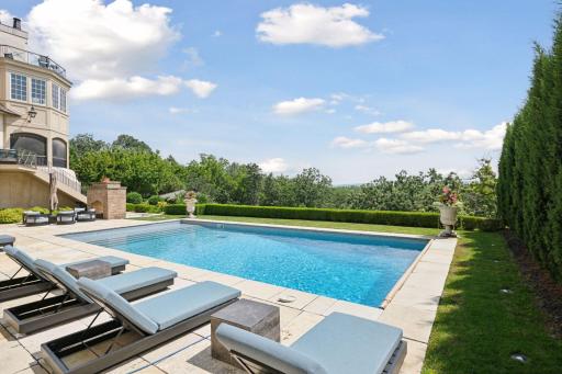 A cozy fire pit area is surrounded by comfortable seating.