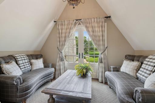 Seating room with front of the home views!