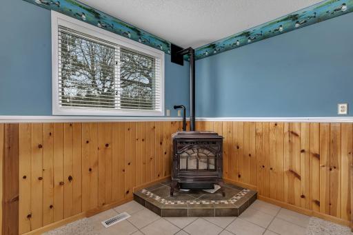 12323 212th Avenue NE, New London, MN 56273