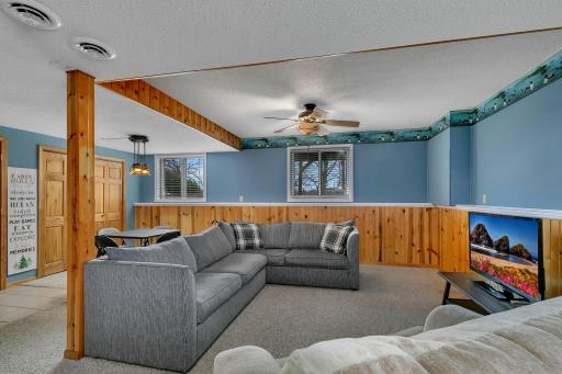 12323 212th Avenue NE, New London, MN 56273
