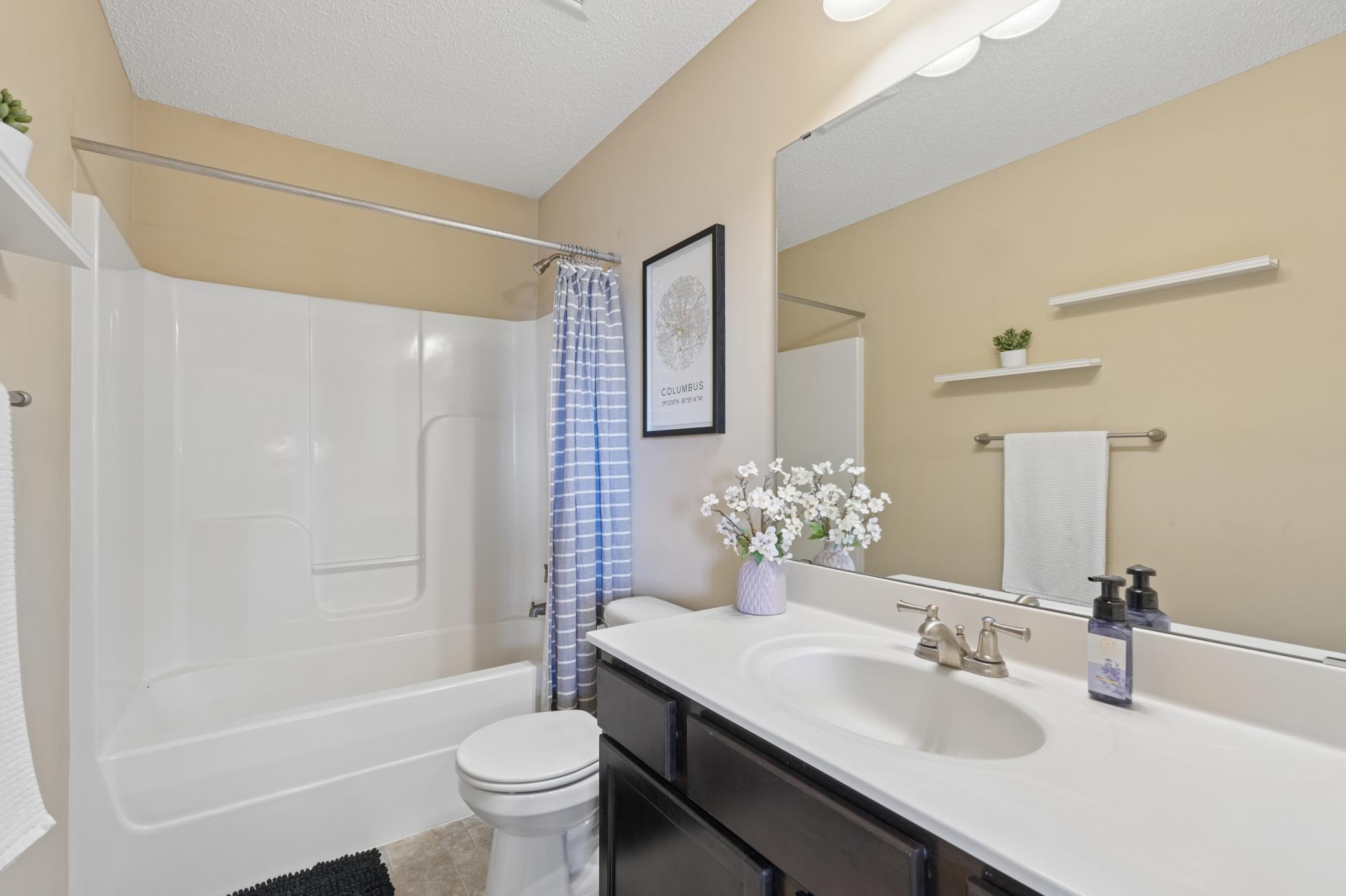 Upper level full bath