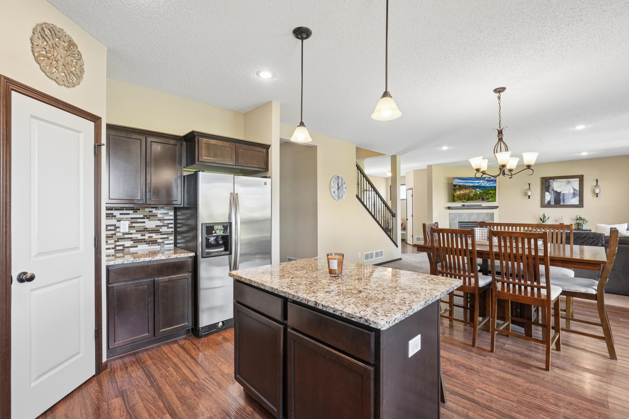 Center island with extra storage and breakfest bar