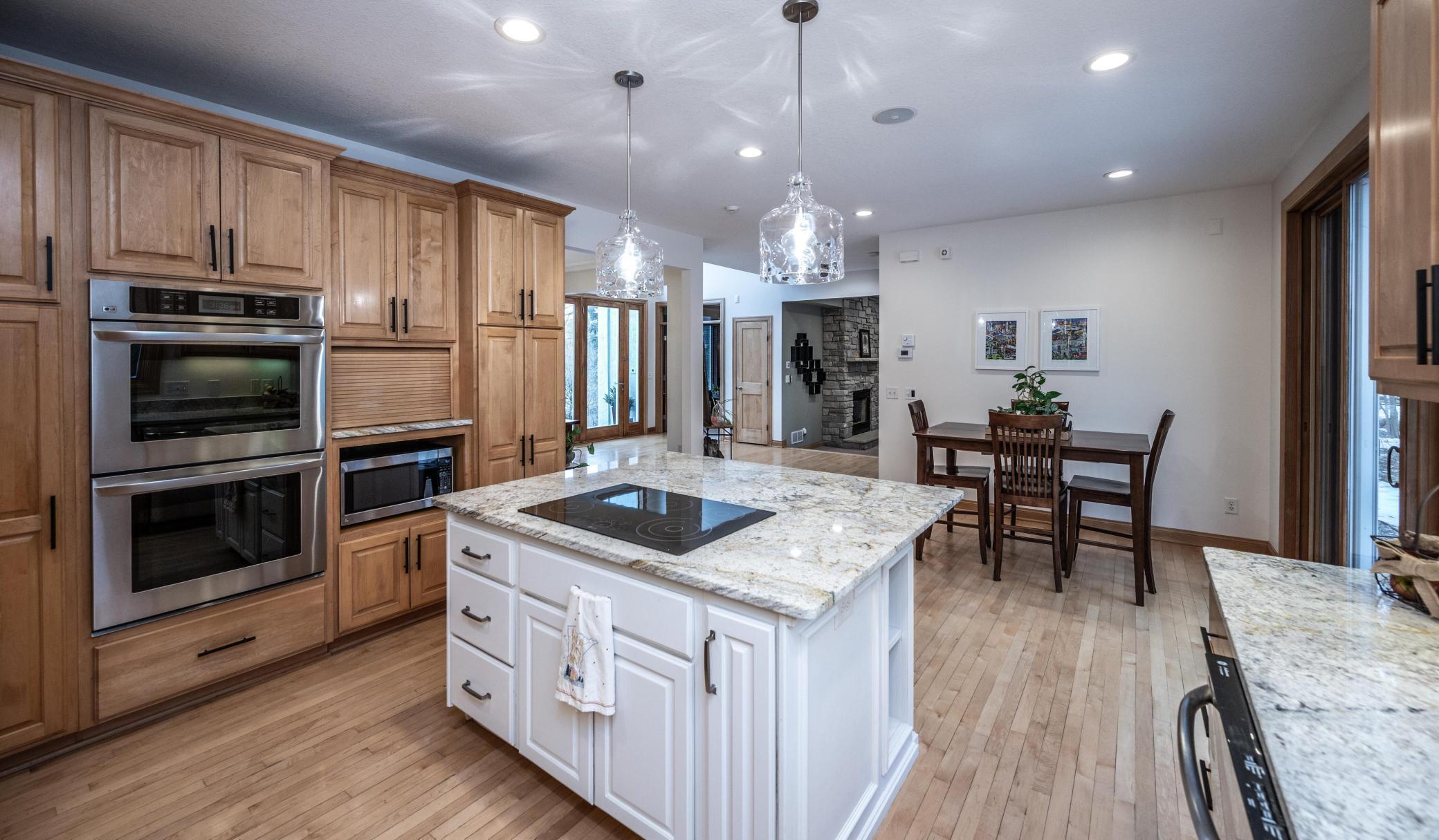 All stainless appliances, pantry with roll-out shelving. Great entertaining space!