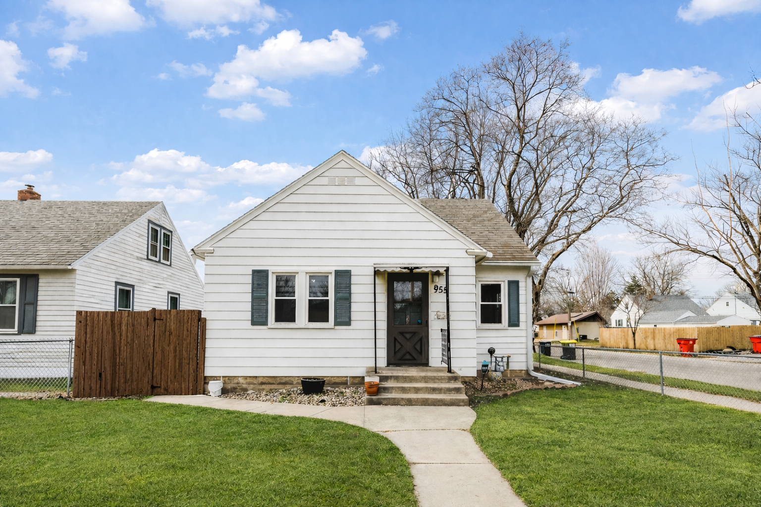 955 12th Ave NE Front Exterior