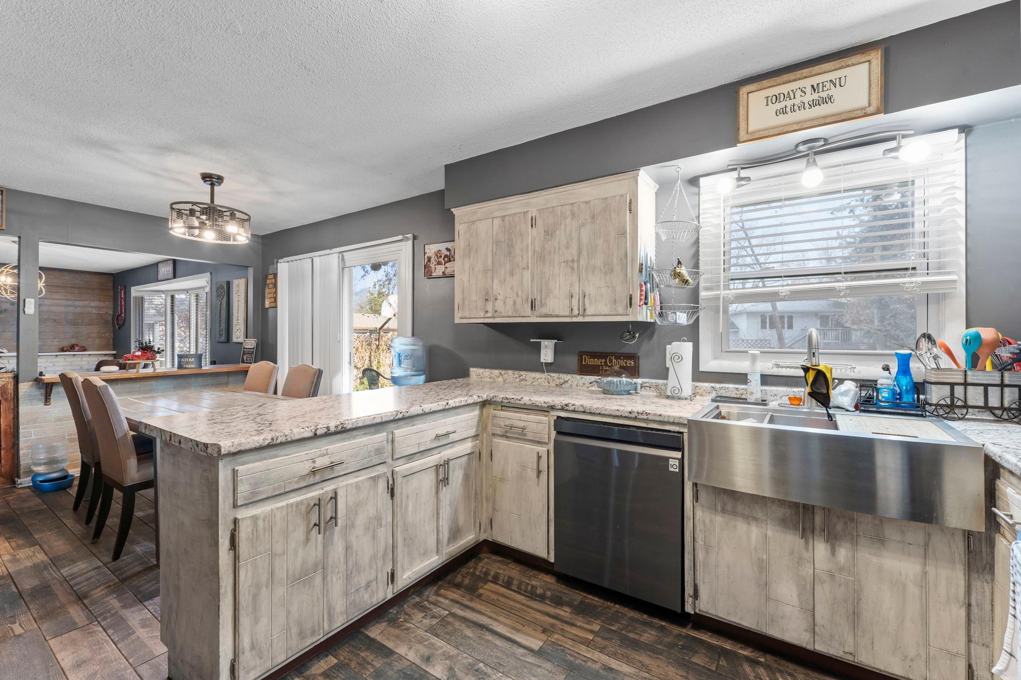 24-web-or-mls-10239 Raven St NW (173 of 317).jpg