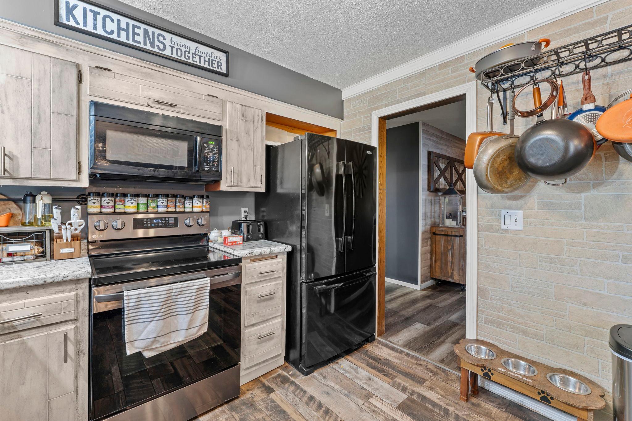 26-web-or-mls-10239 Raven St NW (183 of 317).jpg