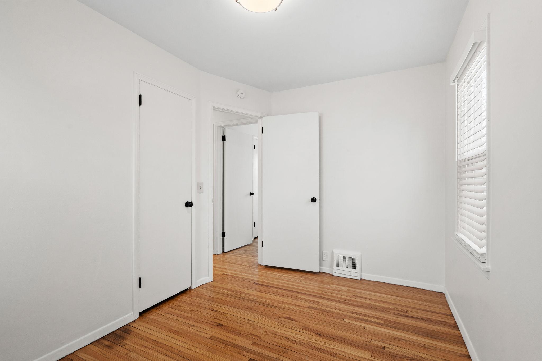 27-web-or-mls-3214 Dupont Ave-27.jpg