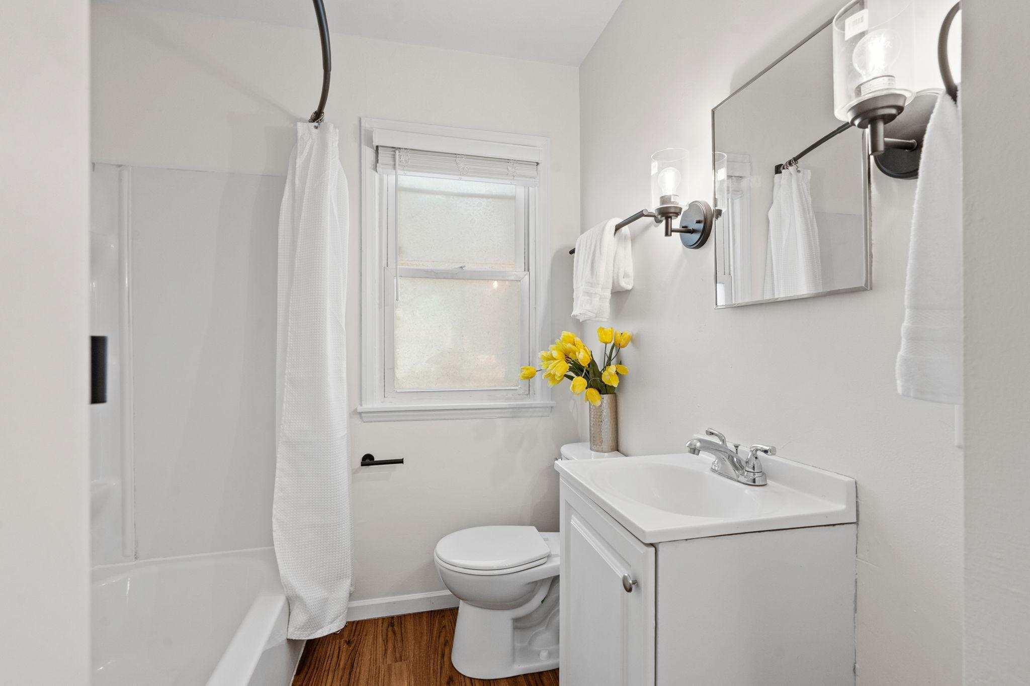 28-web-or-mls-3214 Dupont Ave-28.jpg