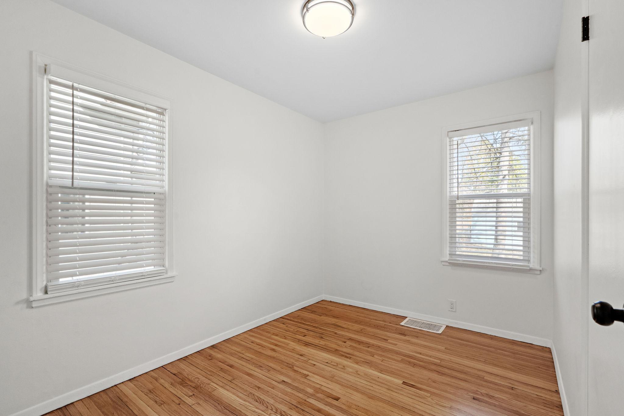 26-web-or-mls-3214 Dupont Ave-26.jpg