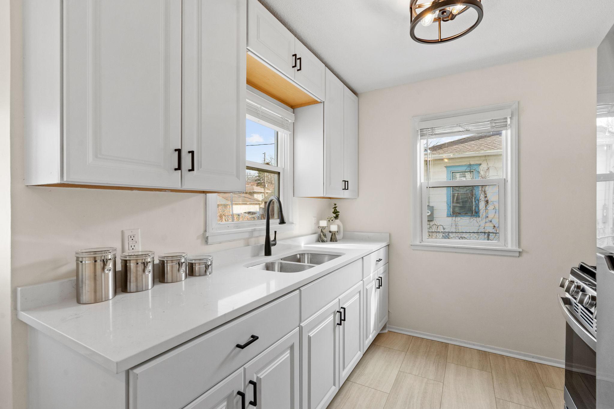 20-web-or-mls-3214 Dupont Ave-20.jpg