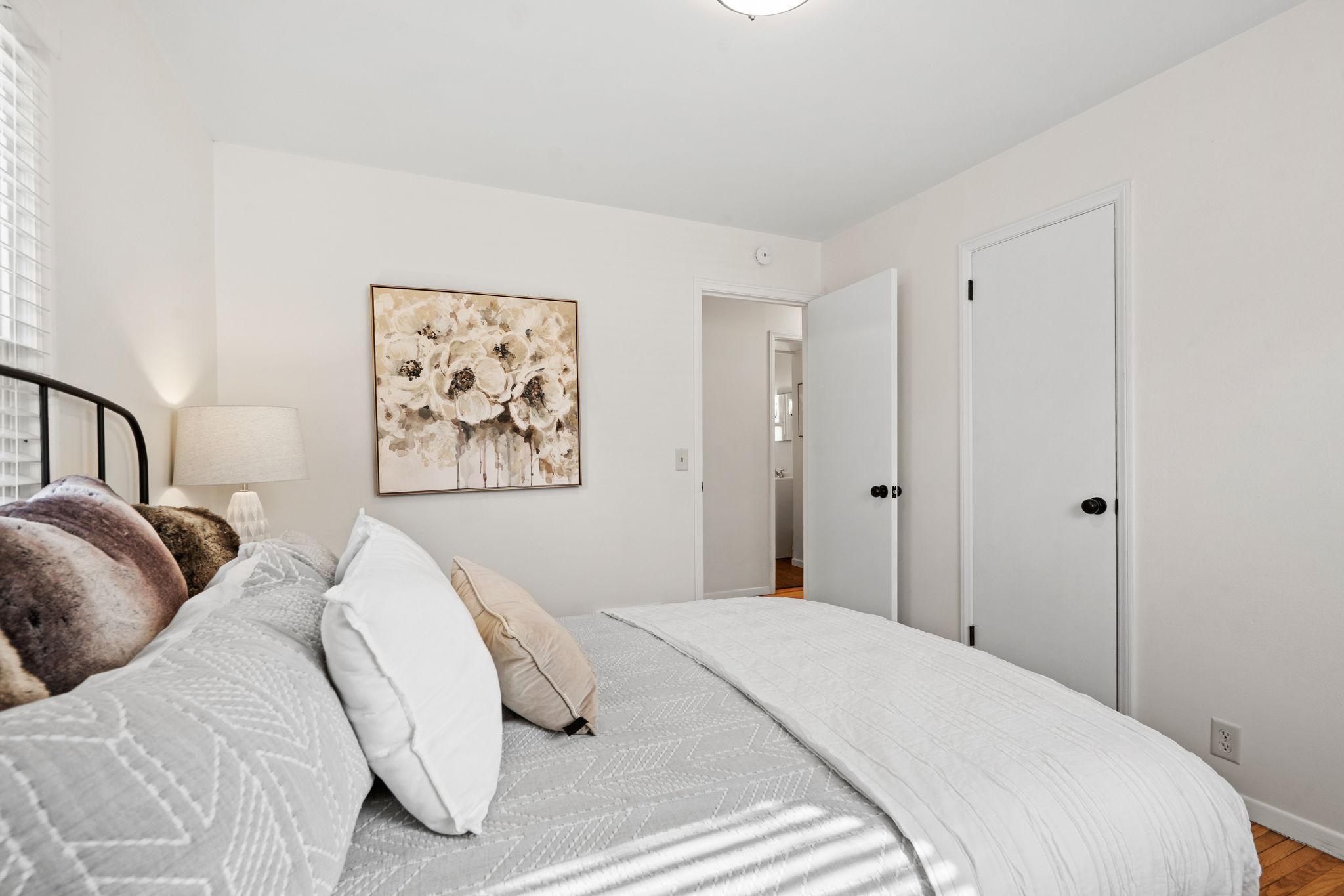 25-web-or-mls-3214 Dupont Ave-25.jpg