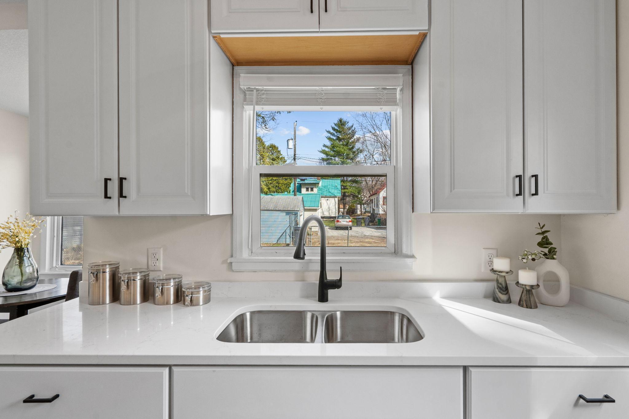 21-web-or-mls-3214 Dupont Ave-21.jpg