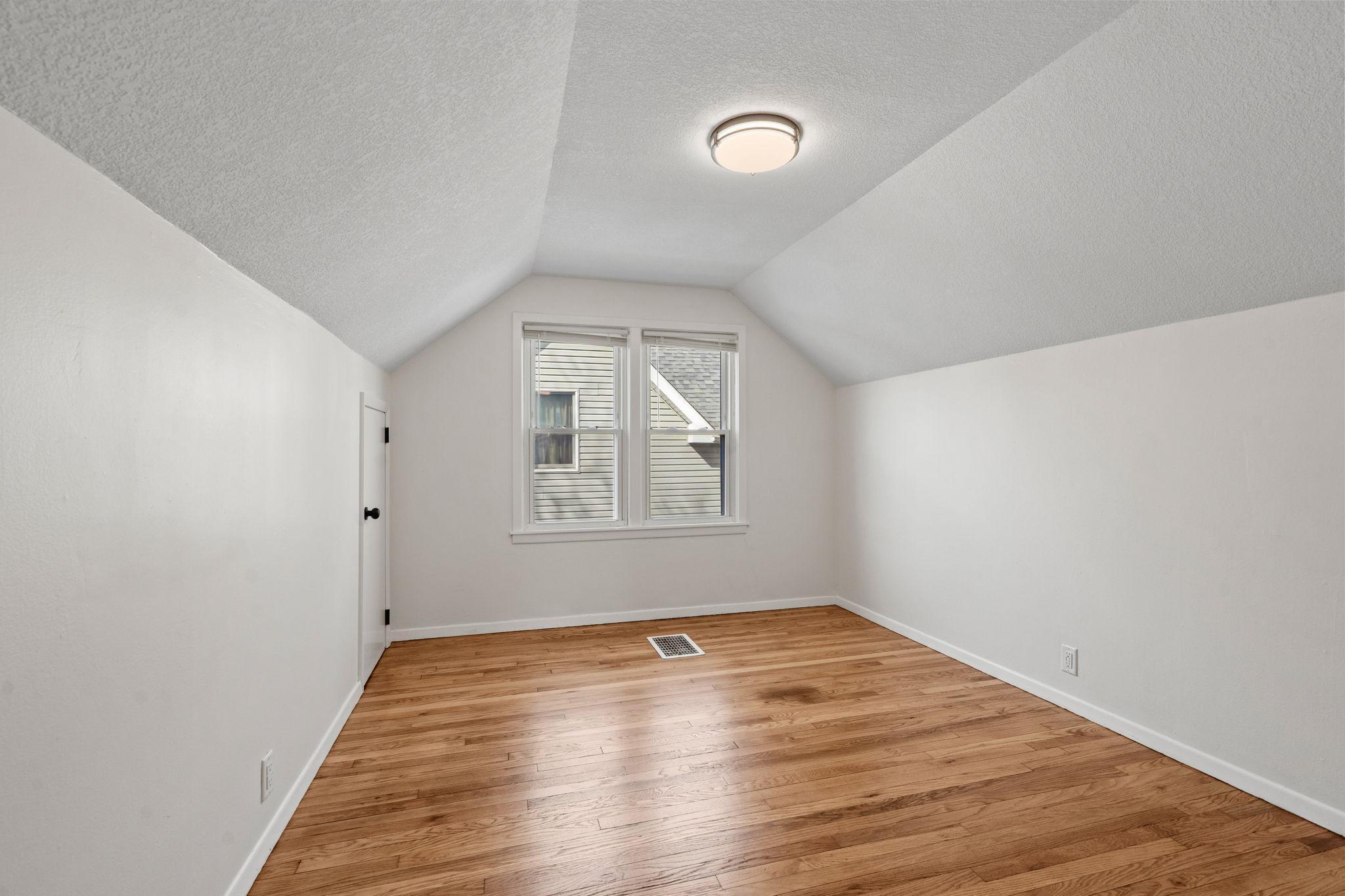 33-web-or-mls-3214 Dupont Ave-33.jpg