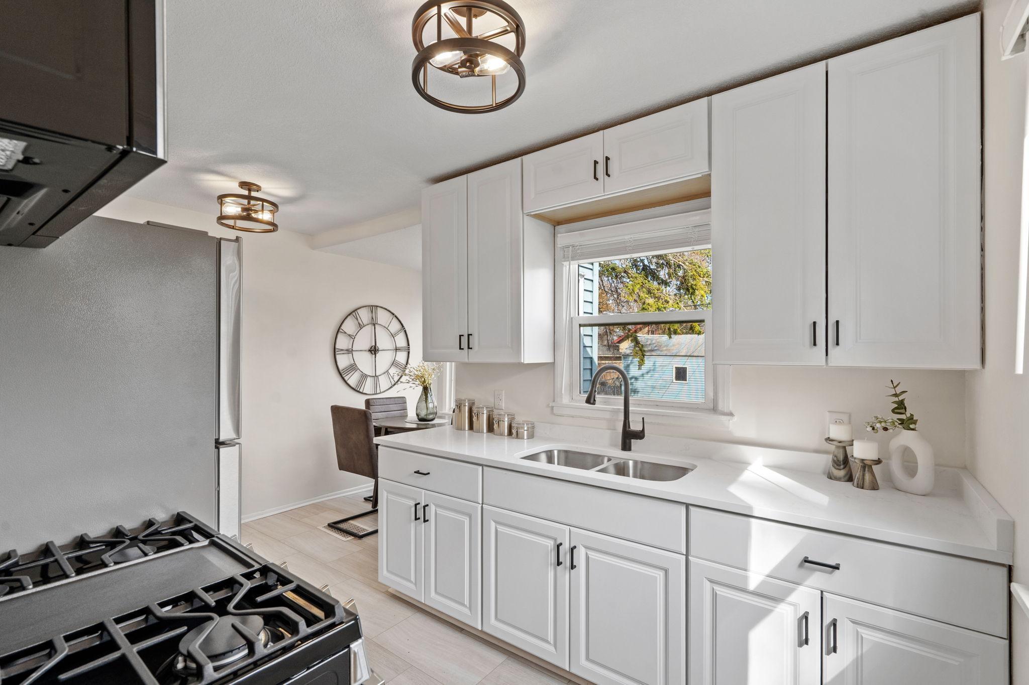 23-web-or-mls-3214 Dupont Ave-23.jpg