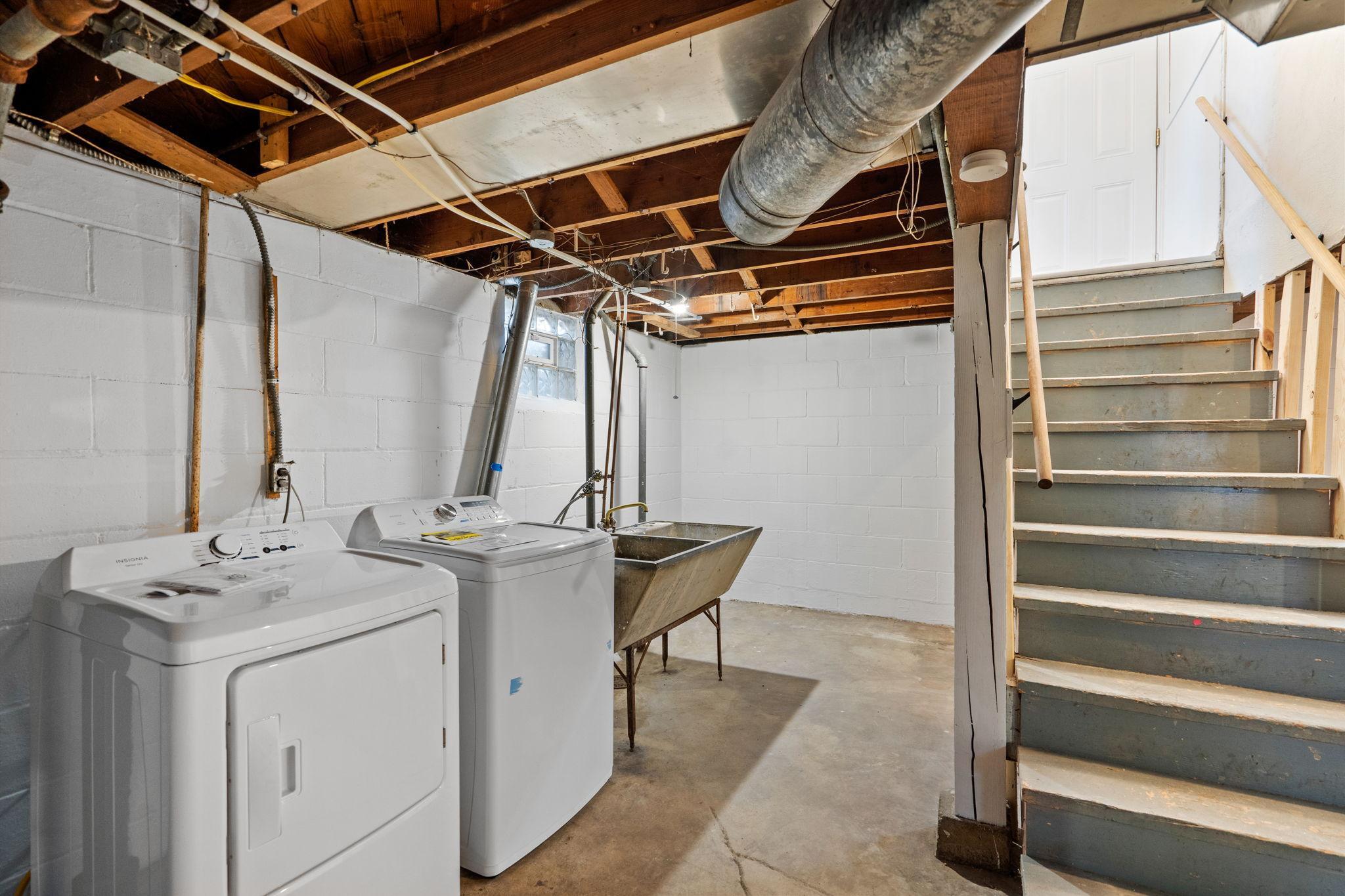 36-web-or-mls-3214 Dupont Ave-36.jpg