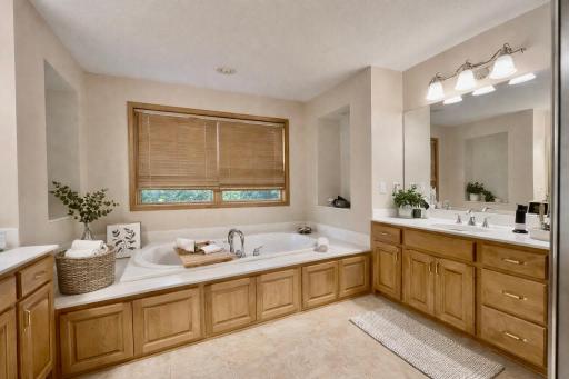 18412 Pathfinder Drive, Eden Prairie, MN 55347