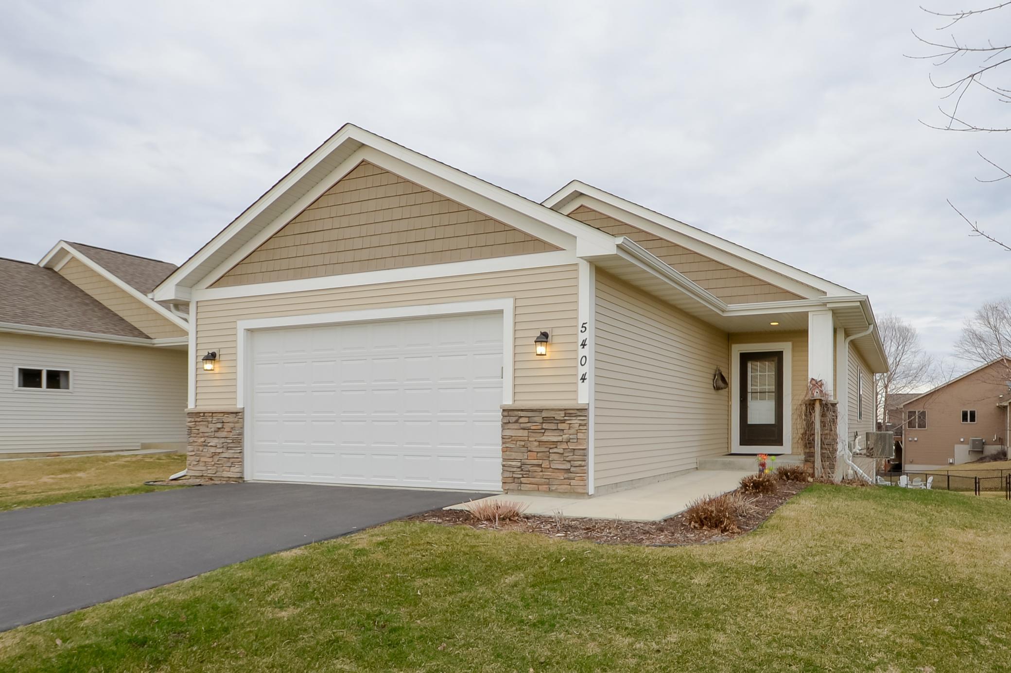 Welcome to 5404 Cinnamon Point in Mayer!