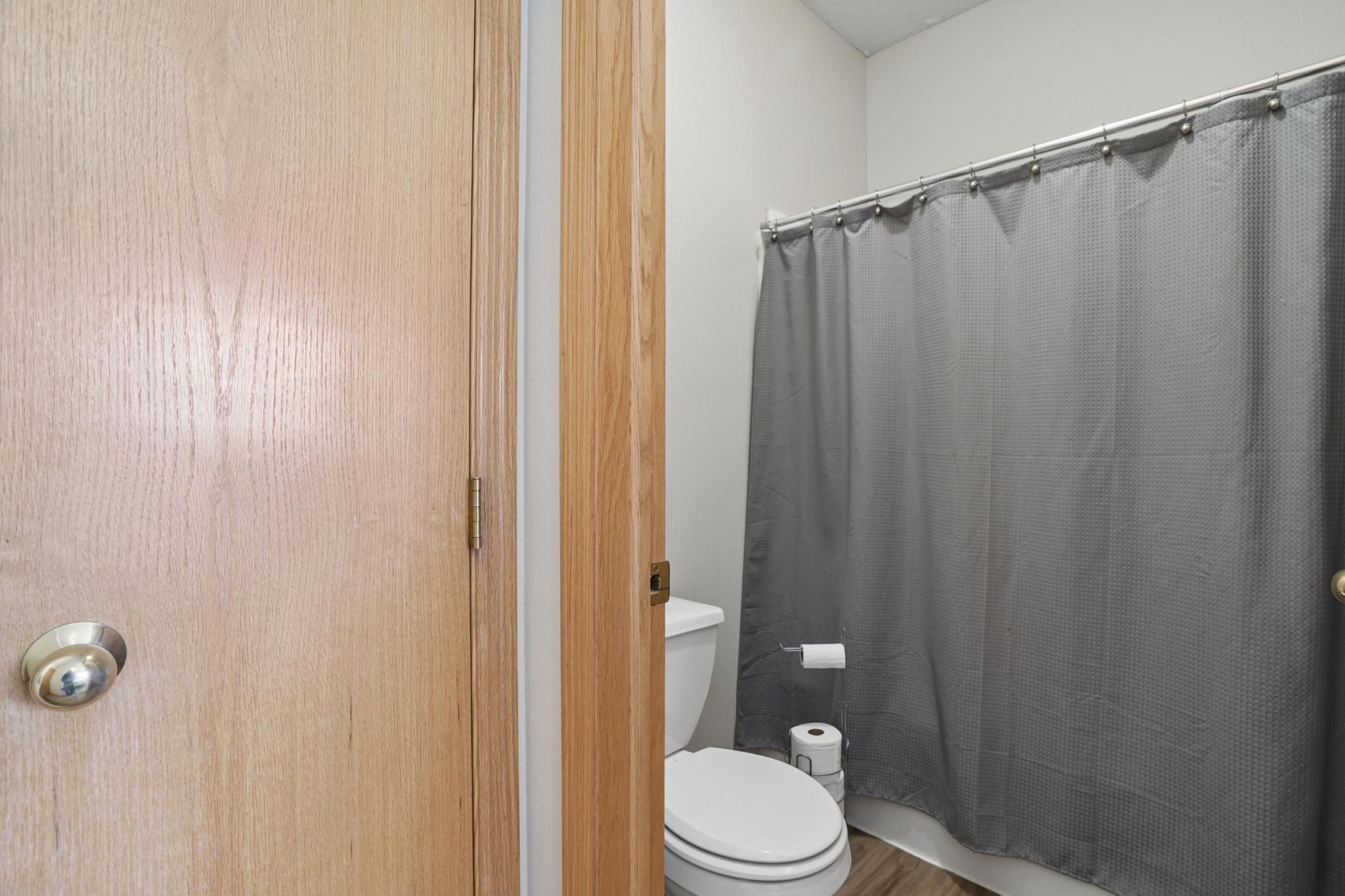 Full Bath in Main Floor Primary