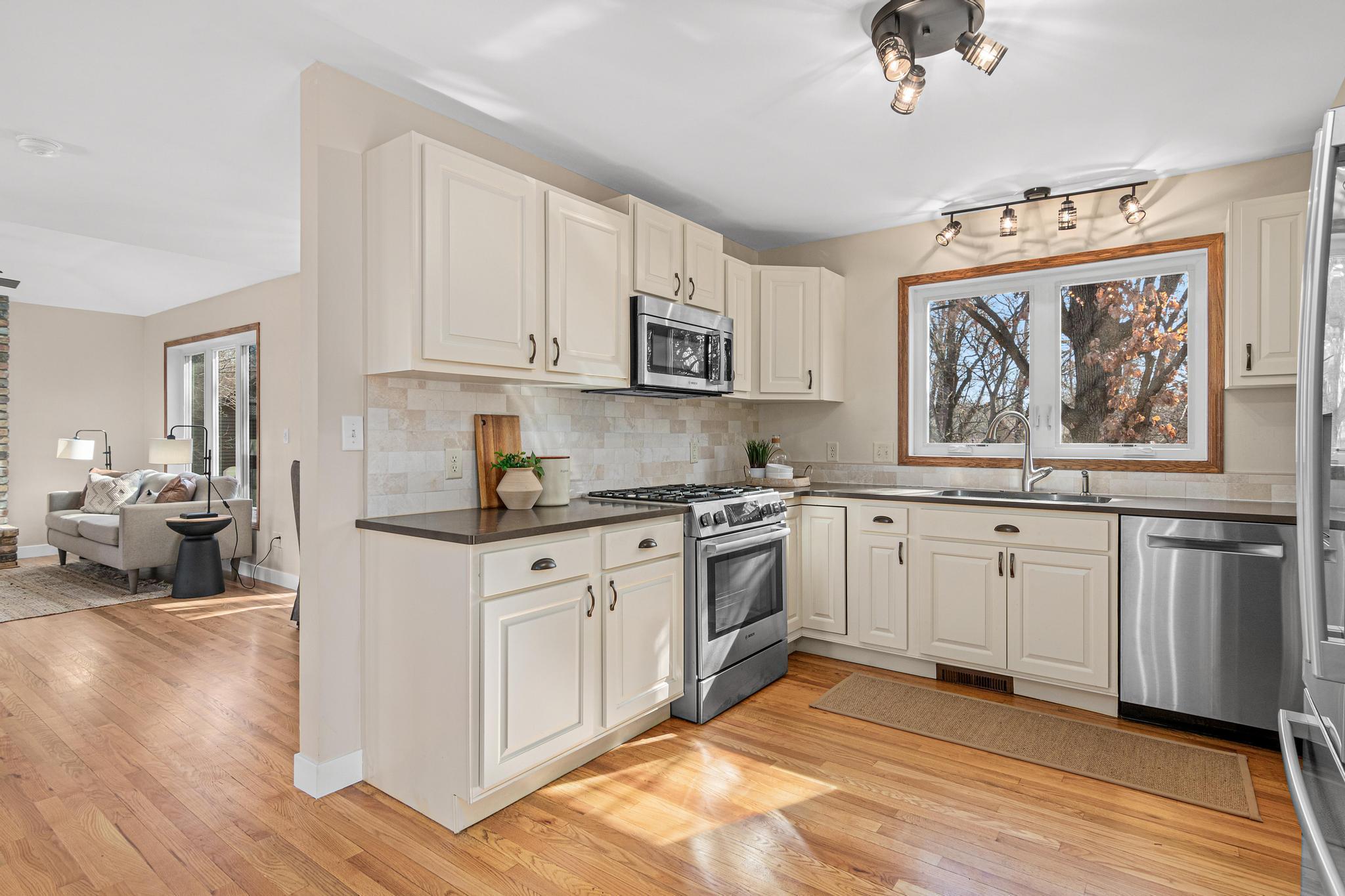 Completely remodeled kitchen including high-end new appliances, quartz counter tops, new cabinetry and tile backsplash (2022).