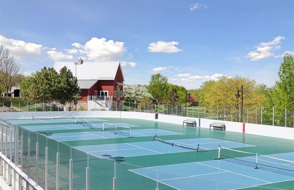 Community pickleball courts