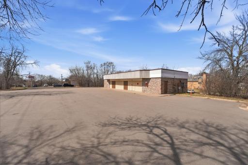 2491 County Road E E, Saint Paul, MN 55110