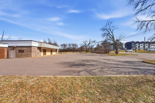 2491 County Road E E, Saint Paul, MN 55110