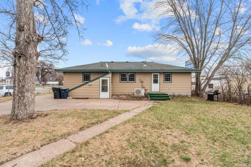 38804 8th Avenue, North Branch, MN 55056