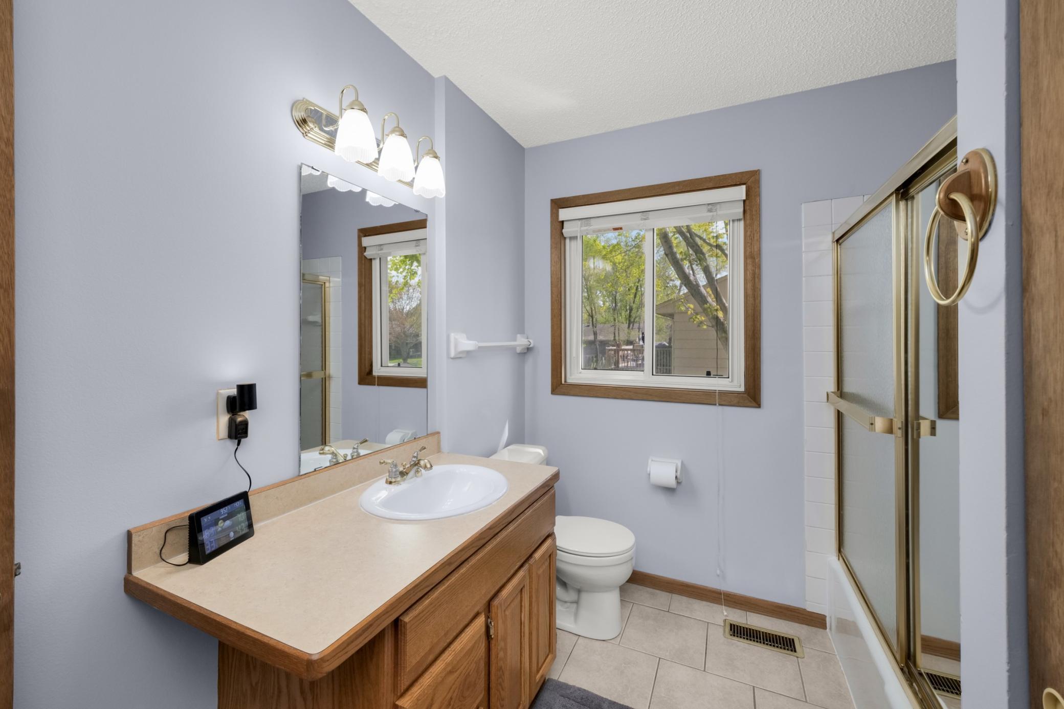 Upper level full bathroom