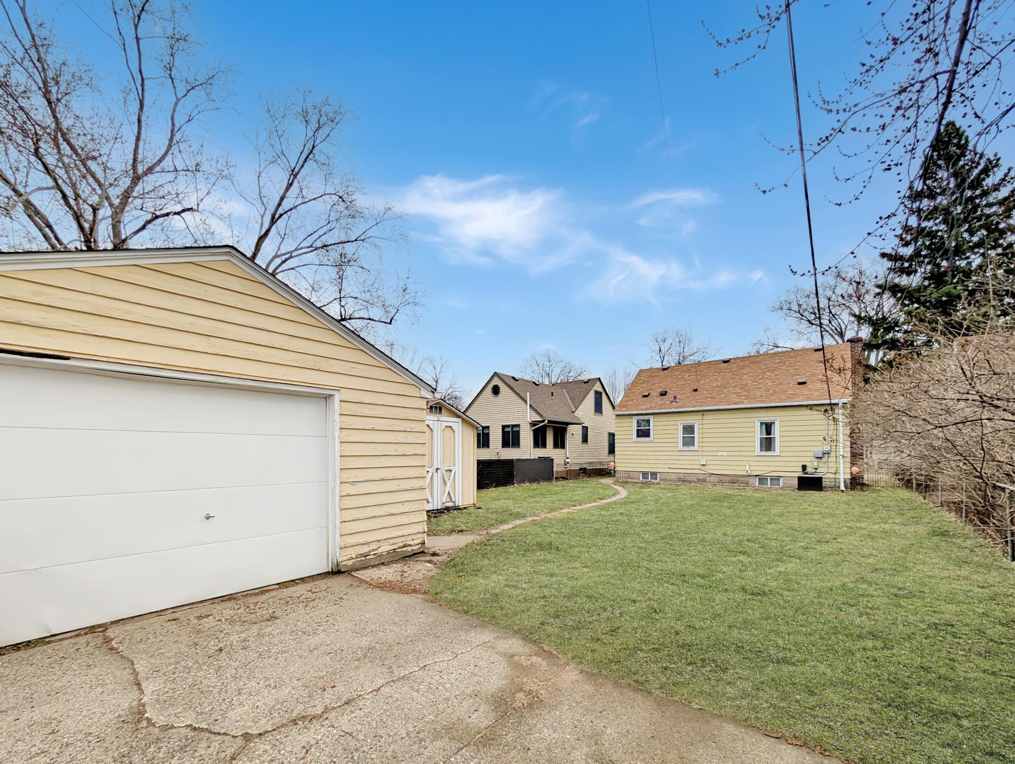 Garage and driveway off the alley!
