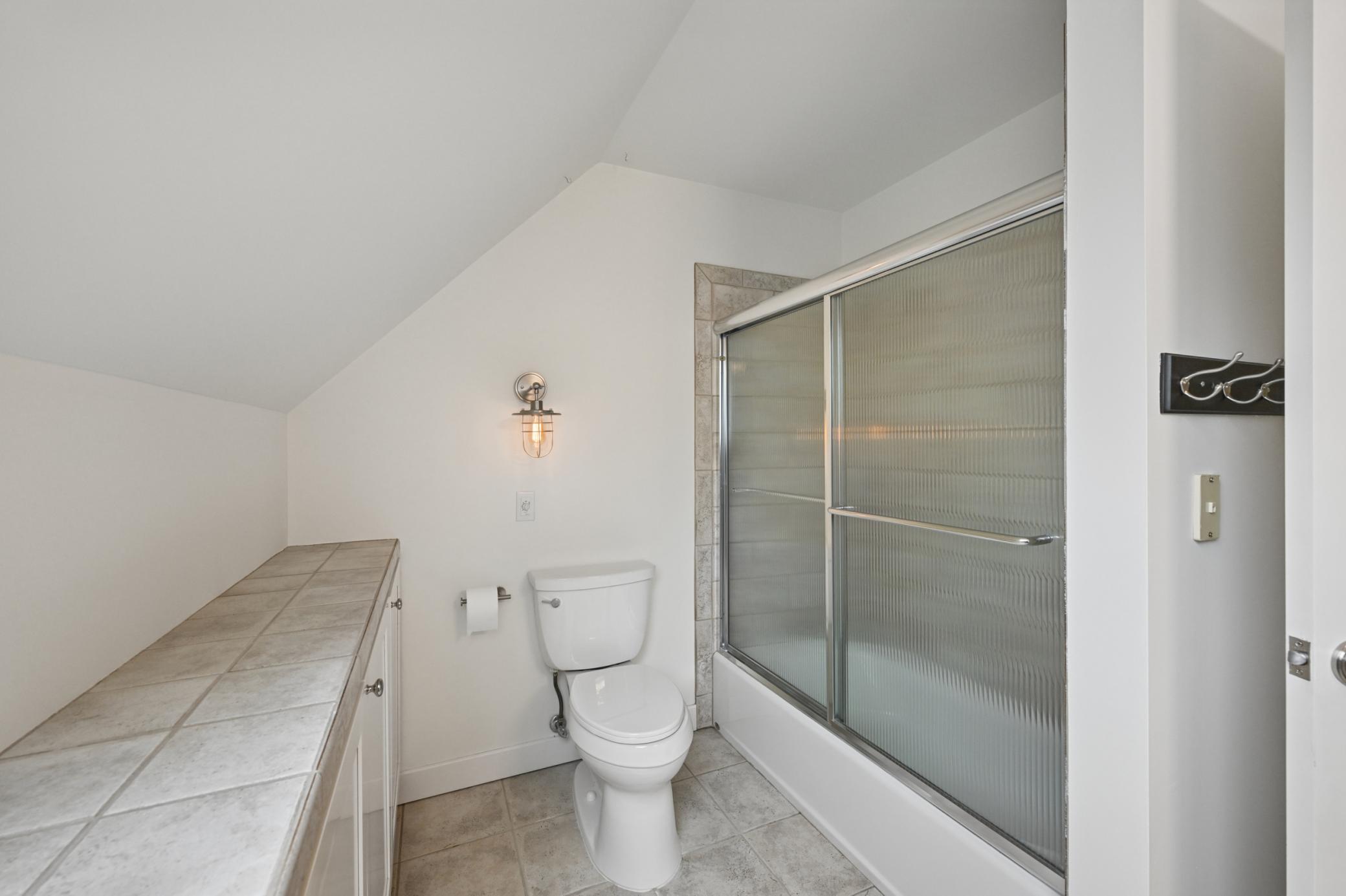 Uppler Level Bath