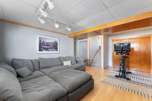 3930 Vera Cruz Avenue N, Minneapolis, MN 55422