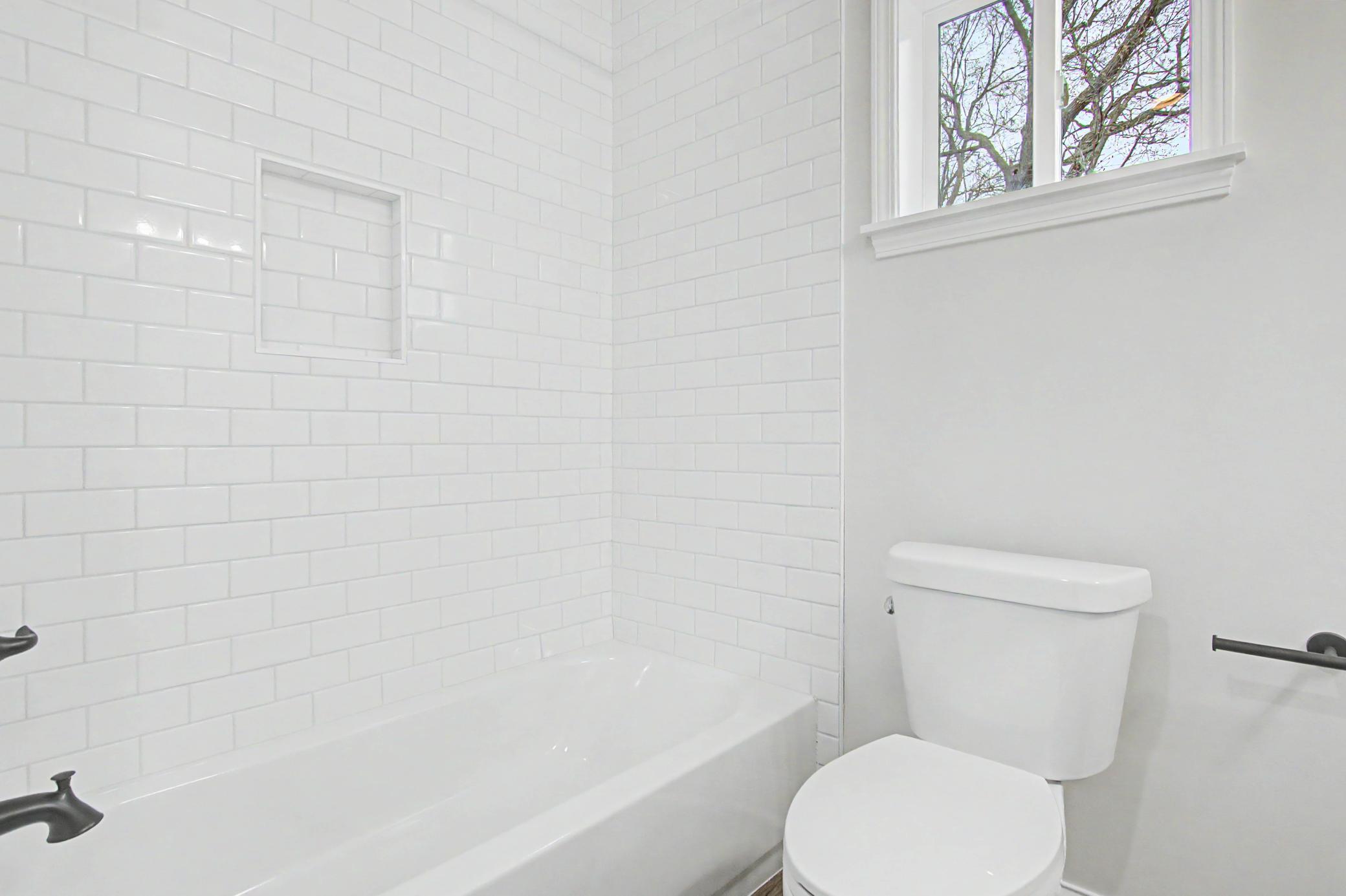Lyric full bath main floor