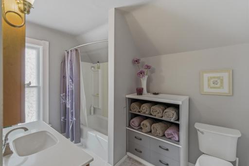 125 E 2nd Street, Blue Earth, MN 56013