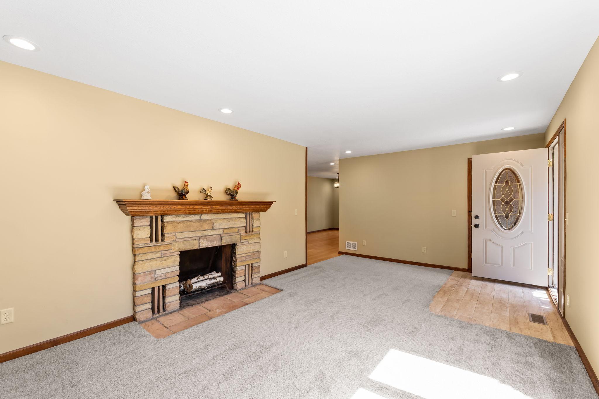 23-web-or-mls-6180 Chaska Rd_009.jpg